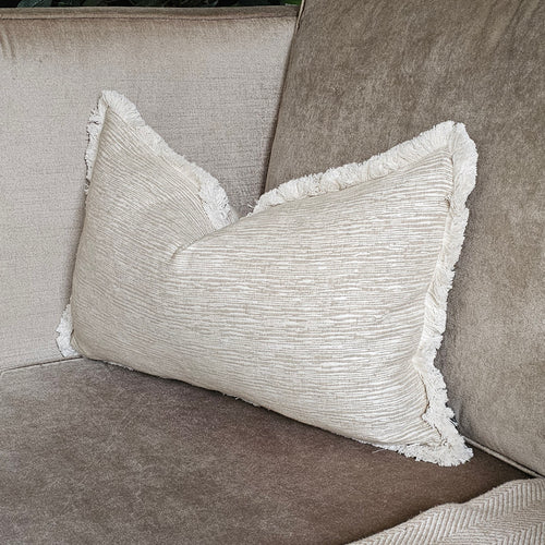 Hampton natural / natural ruche brush fringed cushion