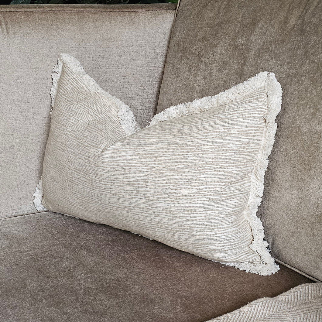 Hampton natural / natural ruche brush fringed cushion