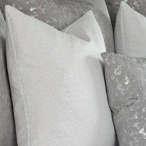 Glamour bed set of 6 / Silver & white cushions