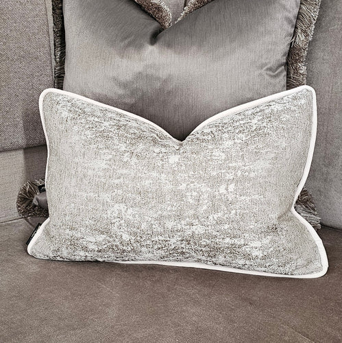 Chess natural/ cream velvet piping