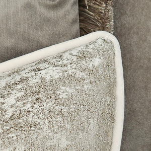 Chess natural/ cream velvet piping