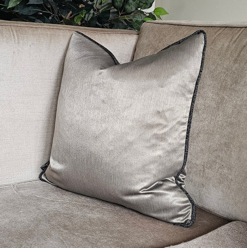 Clarisa - walnut/ Easton piping