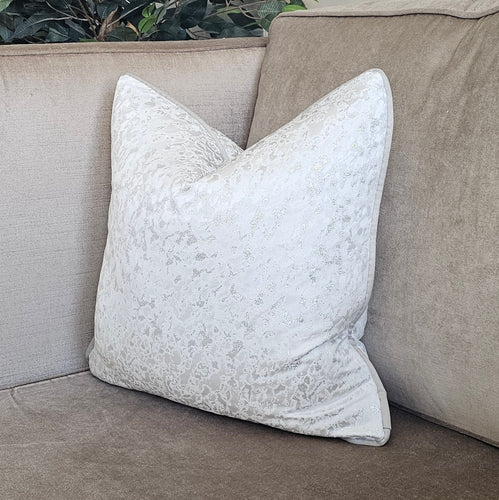 Glamour white/ Clarisa grey piping