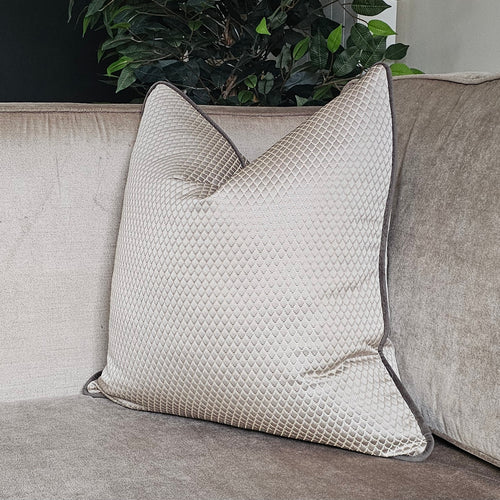 Diamond Taupe/ truffle piping