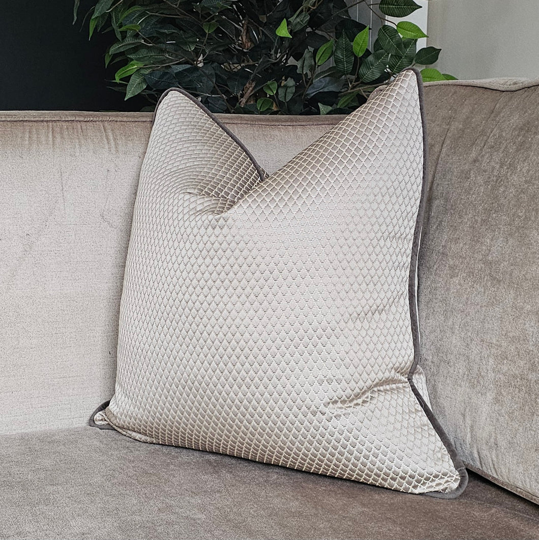 Diamond Taupe/ truffle piping