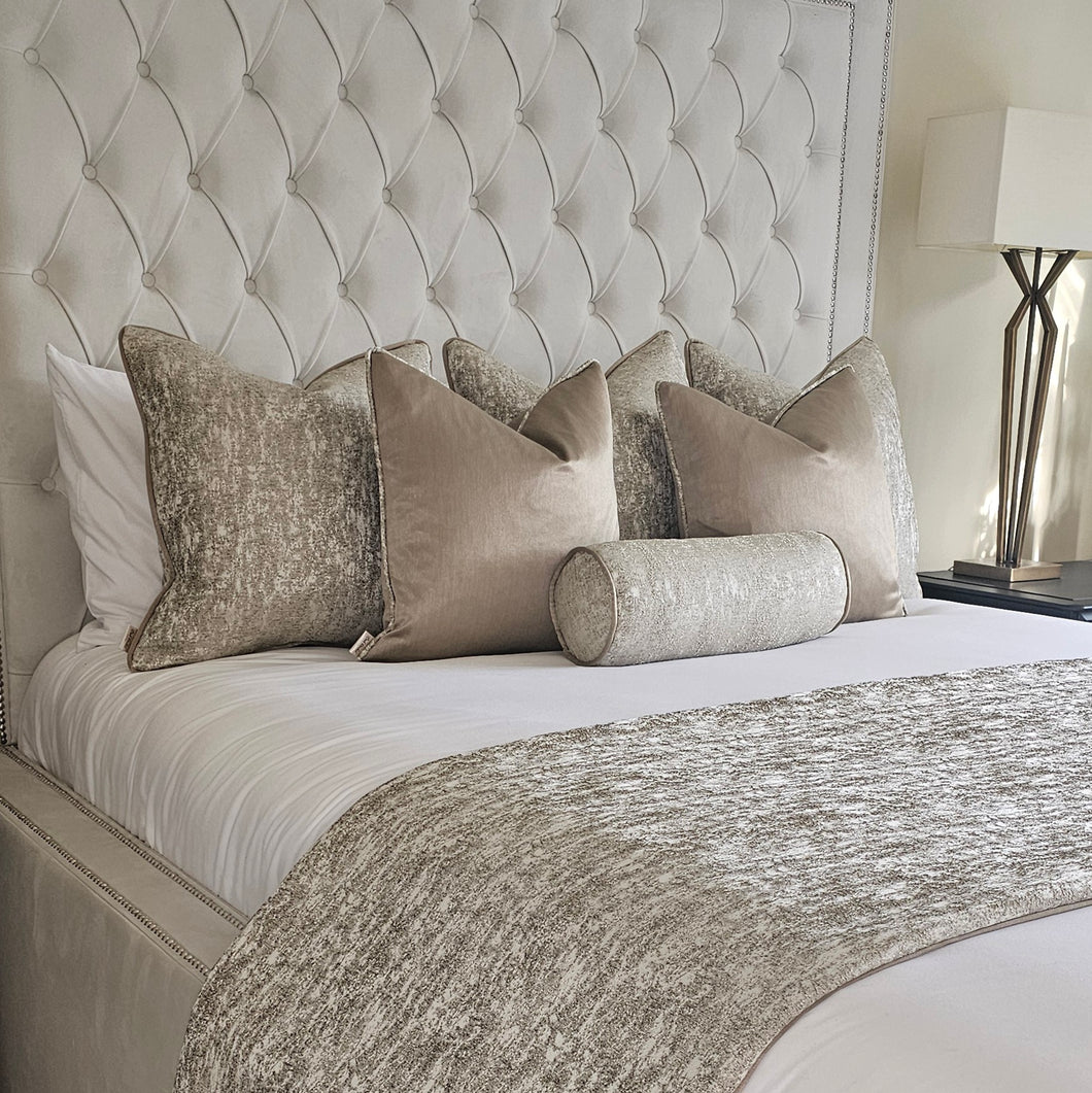 Chess/ natural/ gold set of 6 piped cushions