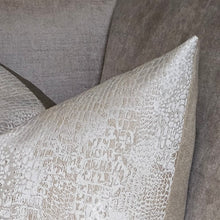 Load image into Gallery viewer, Gator- caramel