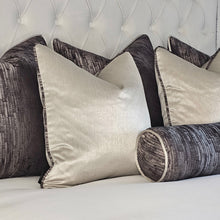 Load image into Gallery viewer, Ellena bed set of 6 piped cushions