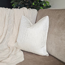 Load image into Gallery viewer, Rion / gold- ivory - bed set of 6 cushions