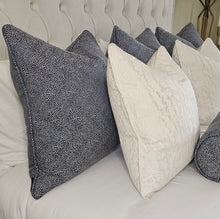 Load image into Gallery viewer, Soho / indigo blue - ivory - bed set of 6 cushions