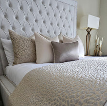Load image into Gallery viewer, Leopold bed set of 6 cushions