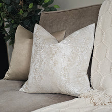 Load image into Gallery viewer, Gator- caramel cushion cover