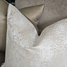 Load image into Gallery viewer, Gator- caramel cushion cover