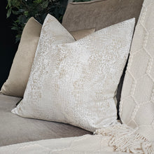 Load image into Gallery viewer, Gator- caramel cushion cover
