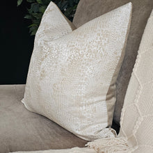 Load image into Gallery viewer, Gator- caramel cushion cover