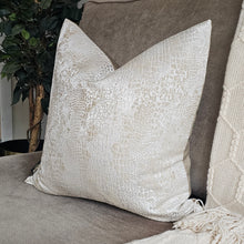 Load image into Gallery viewer, Gator- caramel cushion cover