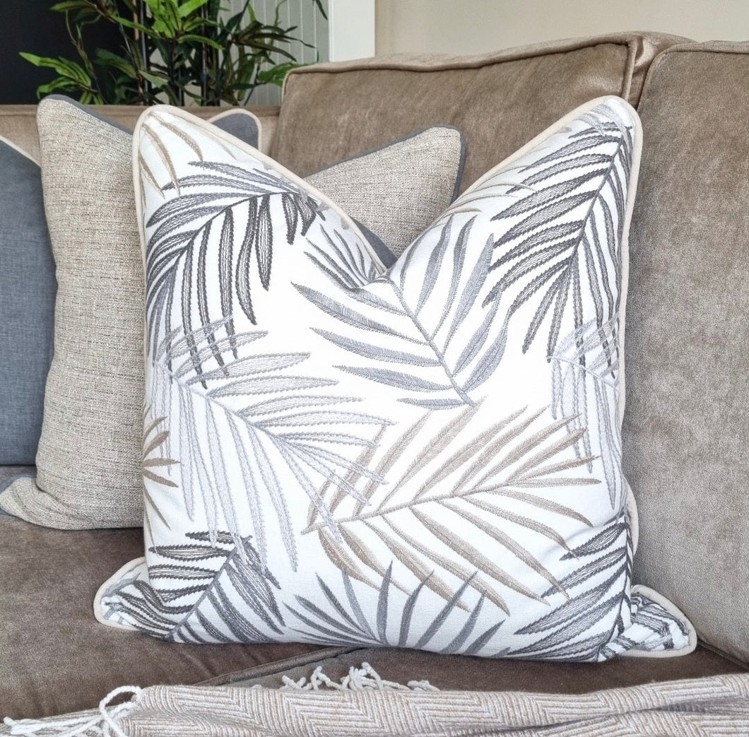 Saona- Taupe / contrasting cotton piping