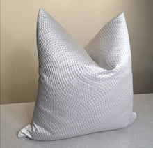 Load image into Gallery viewer, Lily/ silver